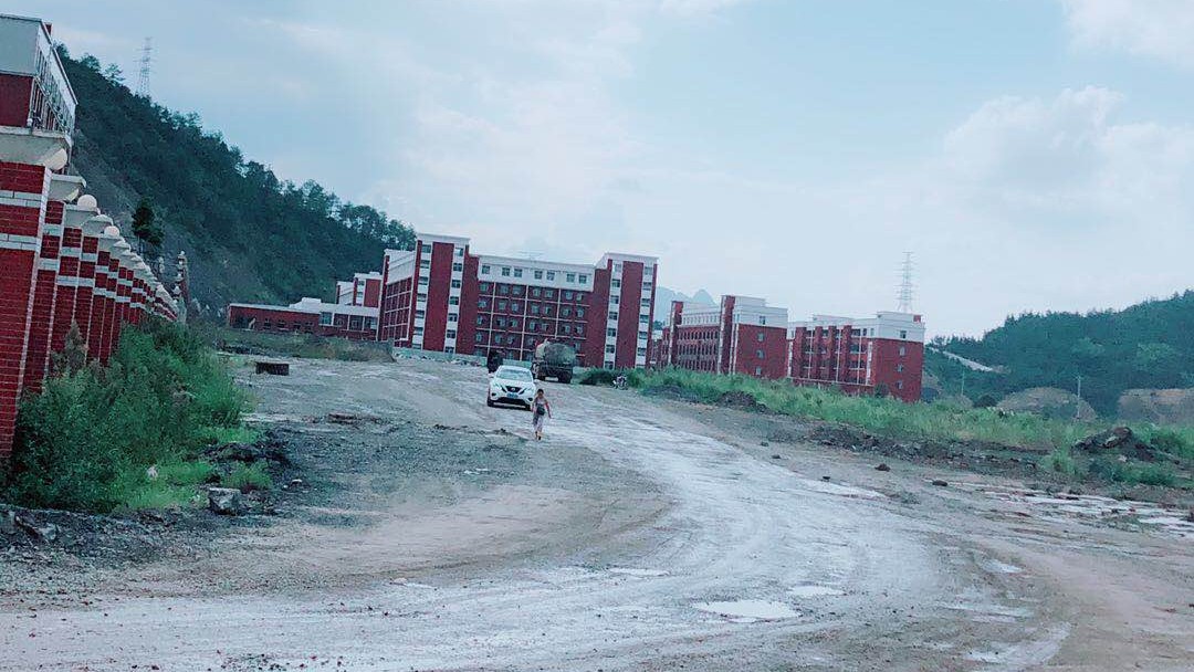 开学第一天,永顺PPP项目为他们铺平求学路